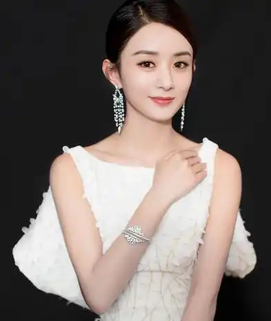  女星到底有多瘦舒畅像大头娃娃,赵丽颖像纸片人,而她根本不胖