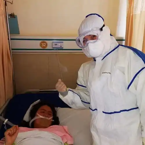  痛心武汉29岁女医生因抢救患者感染殉职,儿子以为妈妈还在上班
