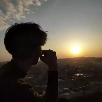  文艺阳光头像男帅小伙的洒潇