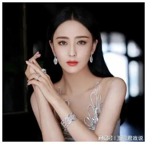  善恶到头终有报,40岁离婚不分家的佟丽娅,已走上了另一条