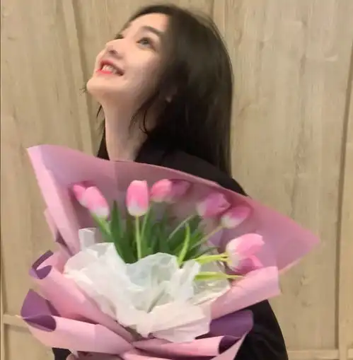 微信头像女招财2025花系