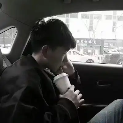  抖音情侣头像一左一右高低调独唱反调