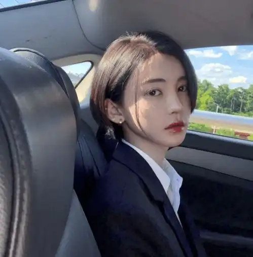  女生头像把心放冷一点
