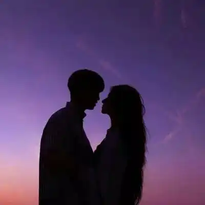  头像人生大概就是不能回头,硬着头皮假装乐观向前走