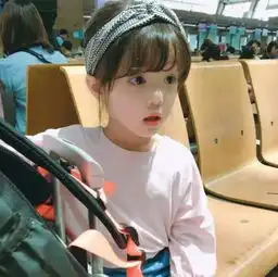 最近网上很火的女孩叫什么
