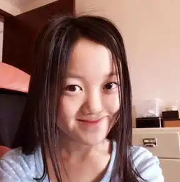  李嫣为父亲庆生晒兔唇照,浓浓的父女情惹人爱