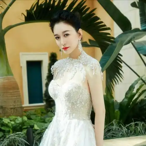  圈内最大度的女星男友被李小冉抢走无所谓,今40岁未婚未育