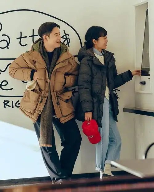  韩国穿搭博主和女友,最近拍摄的一组假日情侣约会look