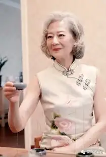  抖音银发闺蜜团爆火,穿旗袍走猫步,拒绝包办婚姻,如今频频霸占热搜