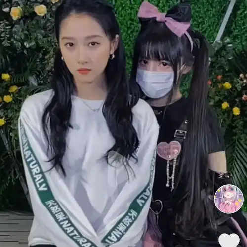  蔡萝莉有多卑微和关晓彤合影不敢摘口罩,网友评论笑出声