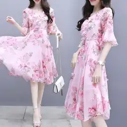  爱上粉色调季节染上连衣裙,犹如仙女下凡,清新脱俗