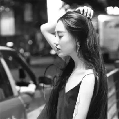  唯美气质女生头像黑白,安静中带着一种范儿