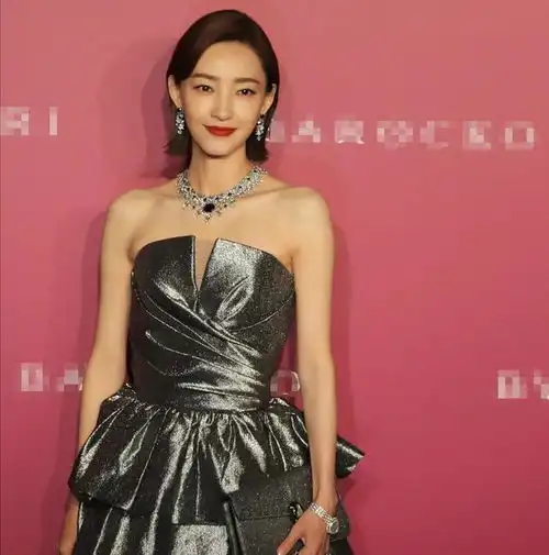  45岁李小冉状态惊艳,被赞天然美女无塑料感不输小8岁的佟丽娅