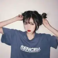  齐刘海半扎丸子头头像带刘海半丸子头的女生头像