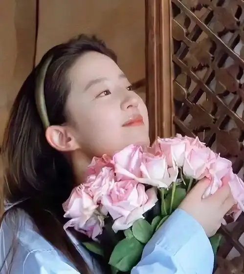  刘亦菲突然高调宣布喜讯恭喜啊,这一天终于来了