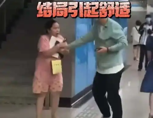  上海女子地铁拒戴口罩还喝饮料,被男乘客制止后女子上演河东狮吼