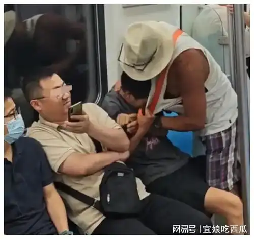  青岛地铁老人打人后续警方已找到当事人,疑似另有隐情