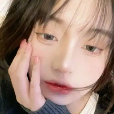 简约微笑头像朋友圈