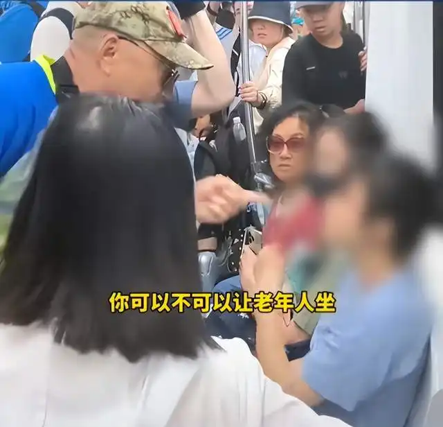  年龄不是护身符,拘留北京65岁老人地铁内袭扰女乘客,引发众怒