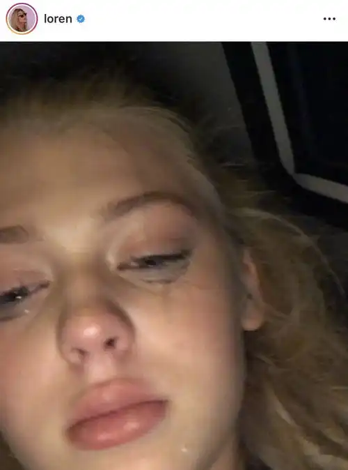  美国00后少女火遍外网被赞真人芭比,拍张照就能赚百万