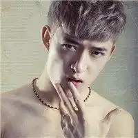  求能配这个头像的个性签名和网名