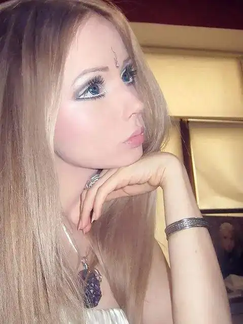  真人版芭比娃娃可爱的乌克兰美女