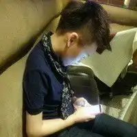  好看的空间情侣头像一左一右两张