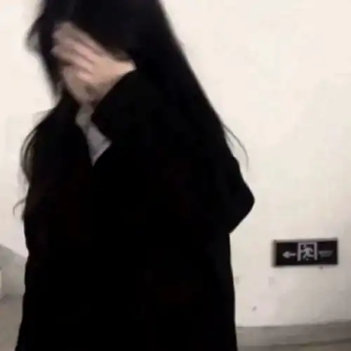  因为害怕被遗忘,所以才拼命的找存在感文案
