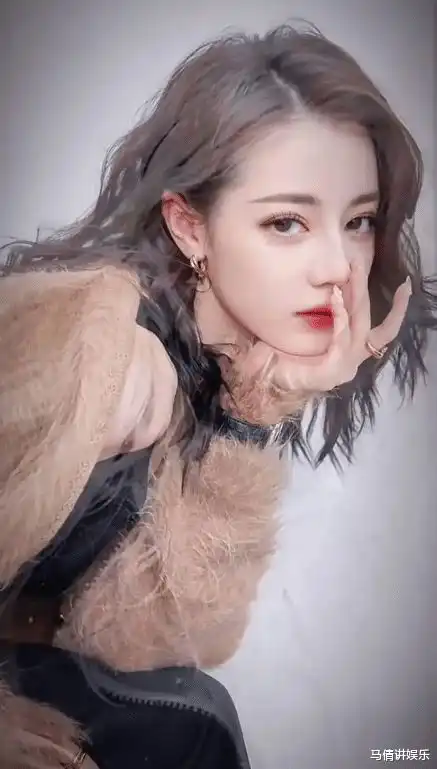  金靖p图不带迪丽热巴,真是塑料花姐妹,还得以金靖为主