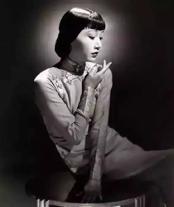  第一位闯入好莱坞的女星,一生无国无家无爱,死后无字碑