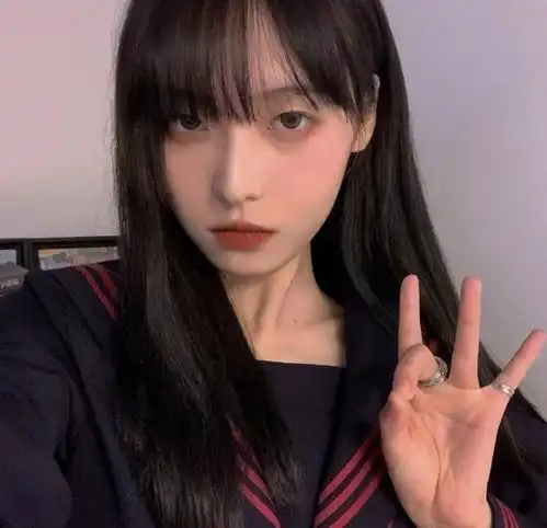 桃花不断的女生头像