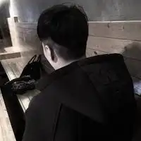  帅男不爆正脸意境男生头像
