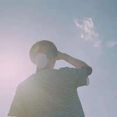 男生头像阳光帅气背影暖男侧脸高清图片