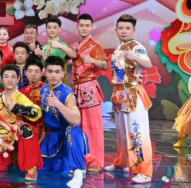  春晚肌肉寸头武术小哥火了,这颜值这身材也太帅了