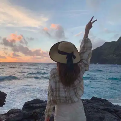  女生头像背影长发唯美优雅漂亮侧脸美女头像