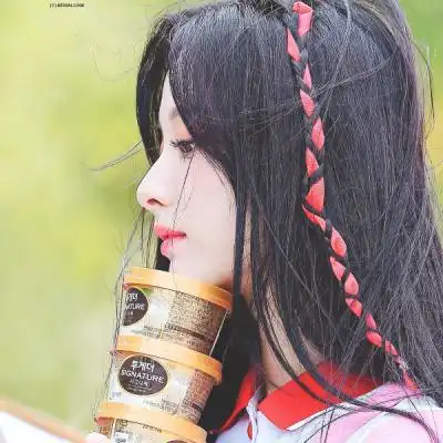  长发唯美女生头像侧脸长发飘飘