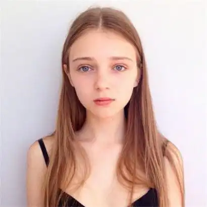  欧美女生头像ins风高清街头,全部是简约时间的女生