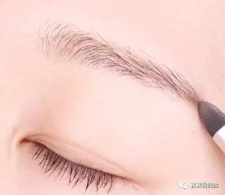  何穗被50元的画眉神器坑成了蜡笔小新所以眉毛到底多难画