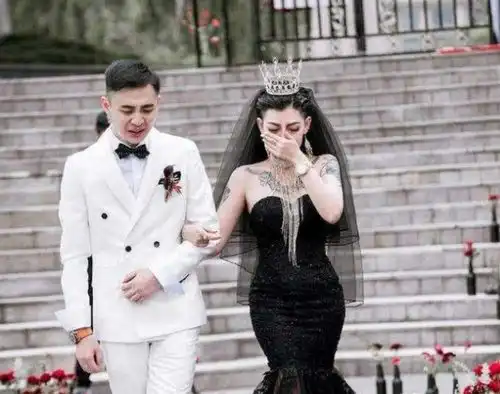  还记得火遍全网的黑纱新娘吗结婚前霸气十足,婚后判若两人