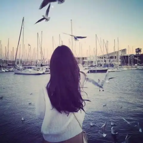 清纯干净温柔女生头像背影水瓶男