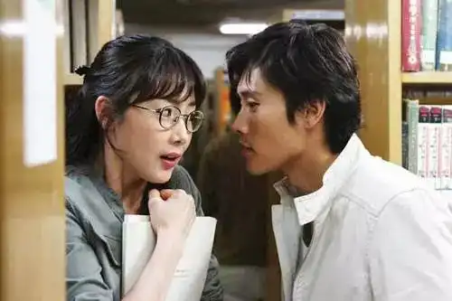  42岁的韩国第一美女嫁人了婚礼照片公开,神秘新郎只露背影不露脸
