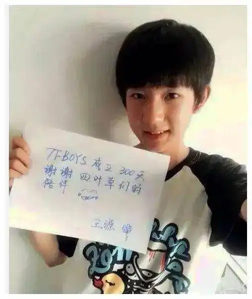  哪些明星字如其人,自带光环哪些明星的字一言难尽,让人不忍直视