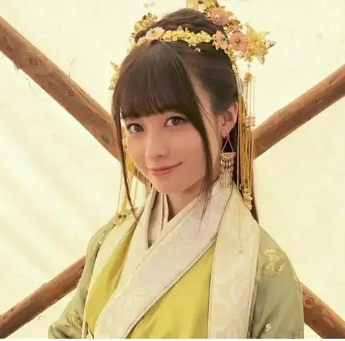  桥本环奈平时看起来甜美可爱,可当换上古装后,清新脱俗更加美了