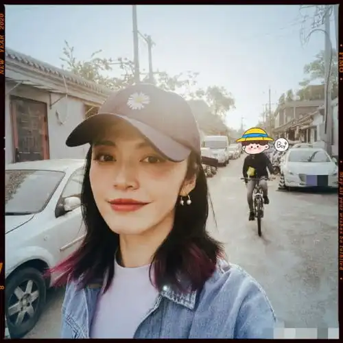  姚晨久违晒自拍,新发型配梨涡浅笑太美了,发色被调侃像叛逆少女