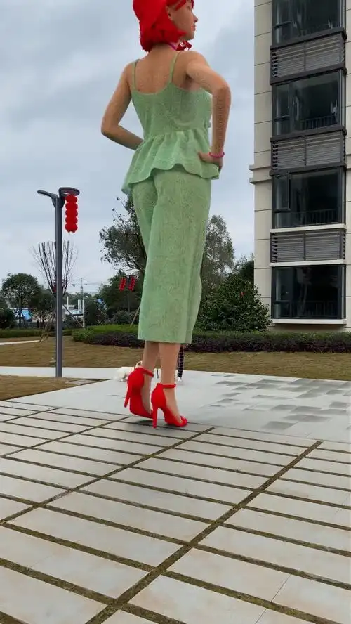  这个美女沙雕厉害了