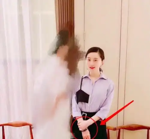  范冰冰近照,不见戒指被指情变,李晨发文内藏玄机