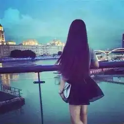  用什么手机或者p图软件能够弄出这种唯美又不太清晰的照片除了in