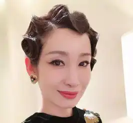 衣服和珠宝该怎样搭,学秦海璐这样穿,你也是回头率很高的美女