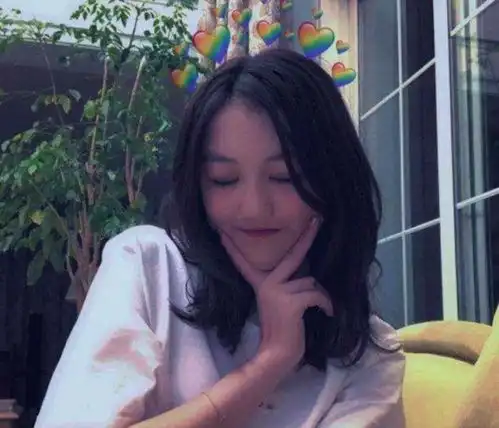  王菲女儿李嫣兔唇痕迹已无近照笑容自信大方,气质超像妈妈