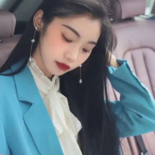  女生头像假装没等你,一步一厘米